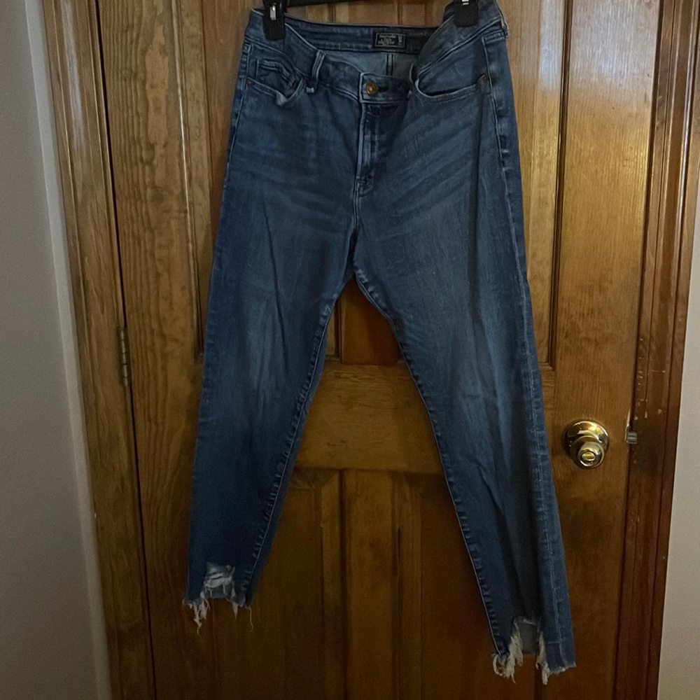 Abercrombie and Fitch HarperLow Rise ankle Medium Wash Jeans Size 14